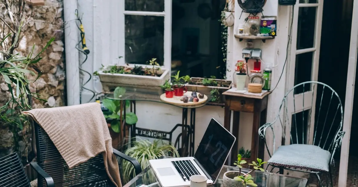 Comment le Téletravail Influence l'Écotourisme