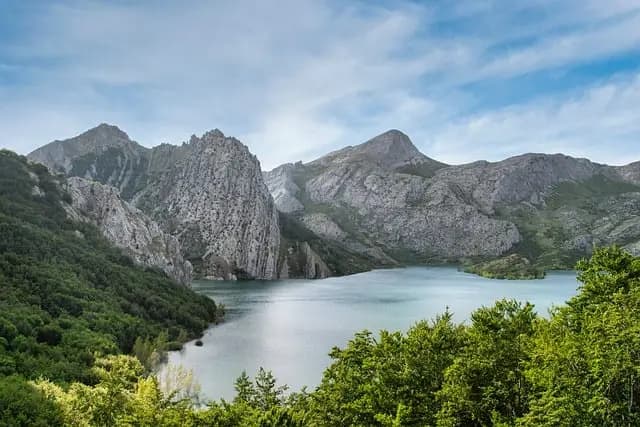 Les Éco-Destinations à Découvrir Hors des Sentiers Battus